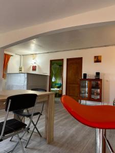 Η κουζίνα ή μικρή κουζίνα στο KAZ'ONORA II