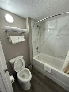 Un baño de Motel 6-Enfield, CT - Hartford