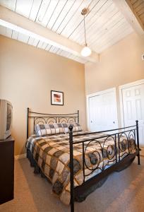 Giường trong phòng chung tại Superior 5