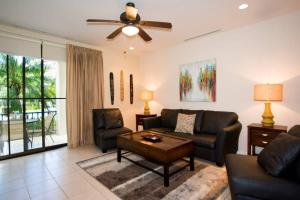 Χώρος καθιστικού στο Ground-Floor Unit, Terrace with Direct Access to Pool in Coco