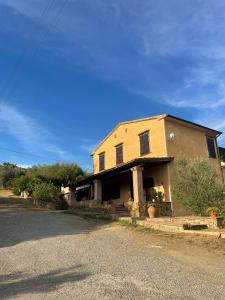 Το κτήριο όπου στεγάζεται  το κατάλυμα σε φάρμα