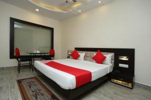 Ένα ή περισσότερα κρεβάτια σε δωμάτιο στο Hotel O Csfc +18 φωτογραφίες