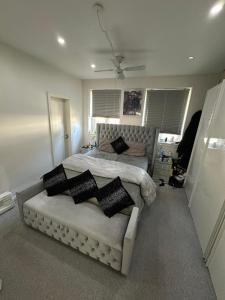 Ένα ή περισσότερα κρεβάτια σε δωμάτιο στο Stort luksus Villa