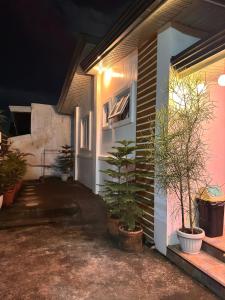 Το κτήριο όπου στεγάζεται  το δωμάτιο σε οικογενειακή κατοικία