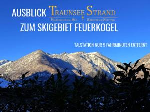 a mountain view of the austbush franchise stand at Ferienhaus TraunseeStrand in Ebensee