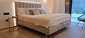 En eller flere senge i et værelse på Casa Fariones + 40 billeder