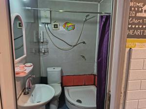 Koupelna v ubytování Once upon in Old Tbilisi