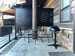 Φωτογραφία από το άλμπουμ του Steps to Lake Fireplace Indoor Outdoor Oasis σε Grand Lake +45 φωτογραφίες