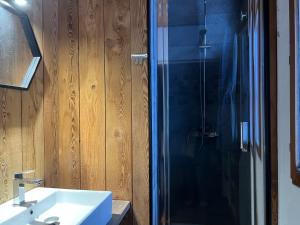 Et badeværelse på chalet clémentine + 12 billeder