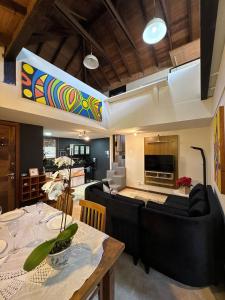 a living room with a couch and a table at Loft Aconchegante com Atmosfera Intimista em Meio à Natureza – Granja Viana in Carapicuíba +19 photos