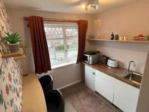 Köök või kööginurk majutusasutuses Cottingham Upstairs Self-contained Kingsize bedroom