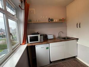 Köök või kööginurk majutusasutuses Cottingham Upstairs Self-contained Kingsize bedroom +6 fotot