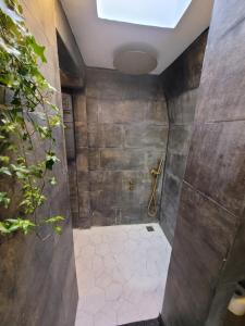 Ένα μπάνιο στο Era lodge +5 φωτογραφίες