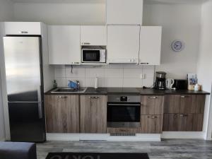 Kuchyň nebo kuchyňský kout v ubytování Helppoa lomailua