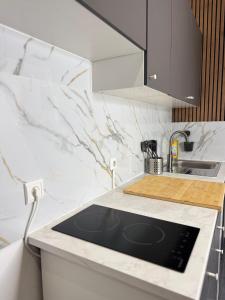 Køkken eller tekøkken på Urban Eastside Apartment - Berlin Friedrichshain near Ostkreuz