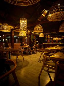 a restaurant with tables and chairs and chandeliers at Hotel & Spa Quinta Sauz in Tacámbaro de Codallos