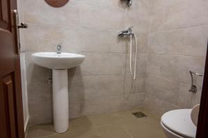 Koupelna v ubytování Etno kompleks Deliblatska Čarda + 25 fotografií