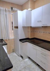 O bucătărie sau chicinetă la Marvelous flat in the city center