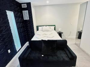 Ένα ή περισσότερα κρεβάτια σε δωμάτιο στο Inkstone Studio