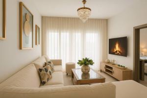 O zonă de relaxare la Elegant 2BR Apt, Steps to Hard Rock