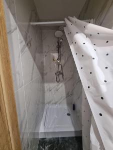 Ένα μπάνιο στο stary PGR rooms & hostel +1 φωτογραφίες