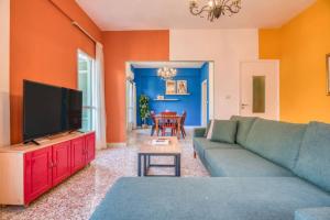 Afbeelding uit fotogalerij van Muse 2-BR Apartment & Balcony in Mar Mikhael in Al Mudawwar