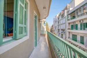 Μπαλκόνι ή βεράντα στο Dalida 2-BR Apt & Balcony in Mar Mikhael