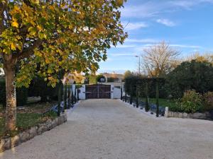 Un jardín fuera de chambres d hôtes DOMAINE DES ALLEES