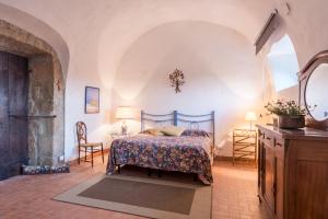 a bedroom with a bed and a table and chairs at Borgo Rinascimento in Farnese