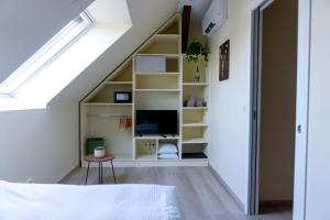 TV a/nebo společenská místnost v ubytování Modernes Apartment für Monteure, Projektteams und Durchreisende