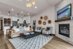 Kuchyň nebo kuchyňský kout v ubytování Black Rock Ridge Private Hot Tub & Views