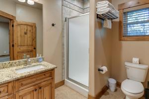 Ένα μπάνιο στο Outdoor Adventure Hub about 20 Miles to Yellowstone! +20 φωτογραφίες