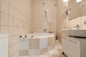 Ένα μπάνιο στο Apartments Leoben +78 φωτογραφίες