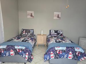 Giường trong phòng chung tại Tides of Blessings