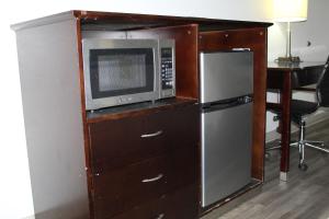 Nhà bếp/bếp nhỏ tại Travelodge by Wyndham Killeen/Fort Hood