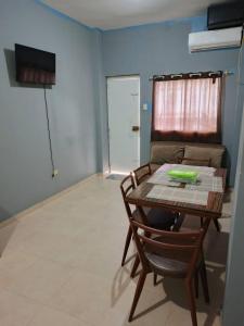 Μια τηλεόραση ή/και κέντρο ψυχαγωγίας στο Departamento Comuna San José