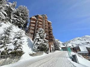 a building in the middle of a snow covered street at Superbe chalet 5 chambres avec cheminée et accès privatif à Avoriaz - FR-1-314-161 in Morzine