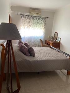 Ένα ή περισσότερα κρεβάτια σε δωμάτιο στο Belle vue à Bel air +24 φωτογραφίες