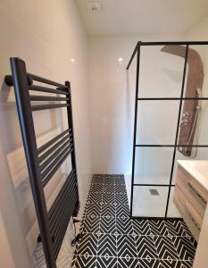 a bathroom with a black and white tiled floor at L'Escapade Tournaisienne in Tournai +22 photos