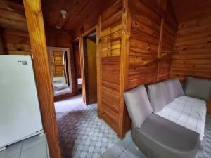 Giường trong phòng chung tại Sítio com Casa de Madeira com 2 quartos 100m2 px Centro de Salesópolis