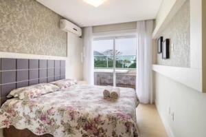 Ένα ή περισσότερα κρεβάτια σε δωμάτιο στο Cobertura com jacuzzi 2 minutos da praia +22 φωτογραφίες