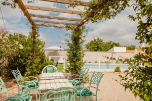 Bazén v ubytování Lolf Rural nebo v jeho okolí