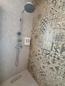 Ένα μπάνιο στο AS3 - The Alley Suites Apartment in Gudja