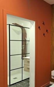 a bathroom with a glass shower with a mirror at L'Escapade Tournaisienne in Tournai