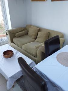 Χώρος καθιστικού στο 42 Churchbury Rd, Room 3