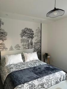 En eller flere senge i et værelse på Gîte de La Ville Bresset