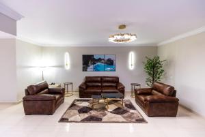 O zonă de relaxare la Deluxe Ocean Apartment Heliopolis