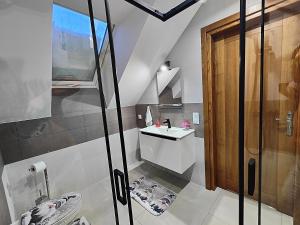 Un baño de Apartamenty u Beci I Cyryla 63 fotos más
