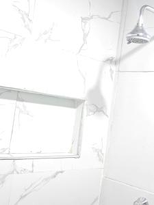 Phòng tắm tại Rose Petals Apartments +18 ảnh