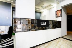 Μια τηλεόραση ή/και κέντρο ψυχαγωγίας στο Hotel O Nashik Road Formerly The Address Hotel +23 φωτογραφίες